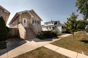 7319 W 58th Pl, Summit, IL 60501 - Photo 2