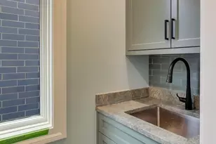 1910 W Fletcher St, Chicago, IL 60657 - Photo 38