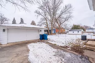 1466 Wood St, Crete, IL 60417 - Photo 8