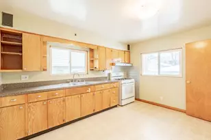 1466 Wood St, Crete, IL 60417 - Photo 4