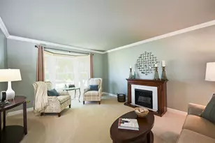 880 Hampton Dr, Carol Stream, IL 60188 - Photo 4