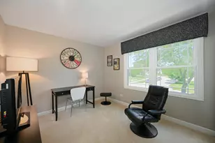 880 Hampton Dr, Carol Stream, IL 60188 - Photo 24