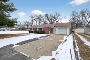 28 Liberty Blvd, Machesney Park, IL 61115 - Photo 2