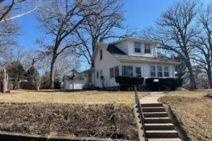 2241 26th St, Rock Island, IL 61201 - Photo 2