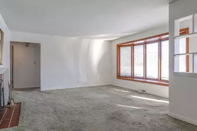 204 Lakeshore Drive, Crystal Lake, IL 60014 - Photo 6