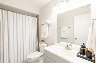 637 Carroll Pkwy, Glenwood, IL 60425 - Photo 8