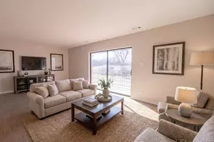 637 Carroll Pkwy, Glenwood, IL 60425 - Photo 2