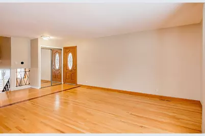 9416 Oliphant Avenue, Morton Grove, IL 60053 - Photo 6