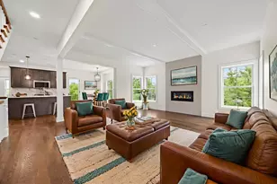 831 Avon Ct, Glen Ellyn, IL 60137 - Photo 6