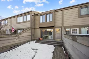 142 Aberdeen Ct, Geneva, IL 60134 - Photo 1