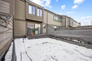 142 Aberdeen Ct, Geneva, IL 60134 - Photo 2