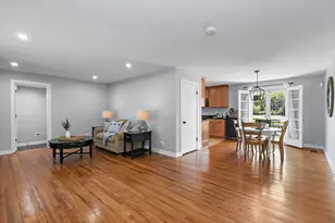 1037 N Harrison St, Algonquin, IL 60102 - Photo 4