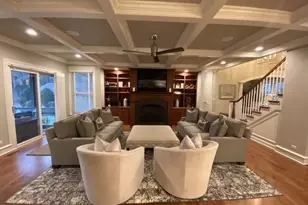 835 Avon Ct, Glen Ellyn, IL 60137 - Photo 4