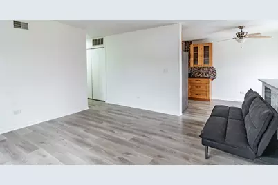 1324 Alpine Court #1324, Wheeling, IL 60090 - Photo 2