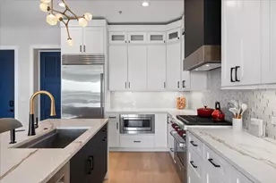 1767 W Rosehill Dr, Chicago, IL 60660 - Photo 6