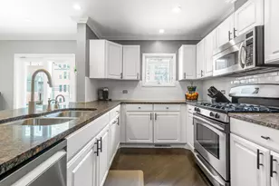 2415 N Janssen Ave, Chicago, IL 60614 - Photo 12