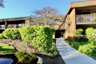 10 Old Oak Dr, Buffalo Grove, IL 60089 - Photo 1