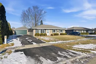 1255 Albert Dottavio Dr, Joliet, IL 60431 - Photo 2