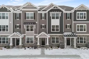 352 Bridgeview Ct, Saint Charles, IL 60174 - Photo 1