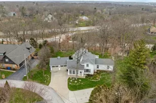 10 Deerpath Ln, Palos Park, IL 60464 - Photo 2