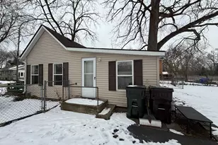 907 Center St, McHenry, IL 60050 - Photo 2