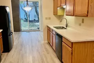 2724 Odlum Dr, Schaumburg, IL 60194 - Photo 4