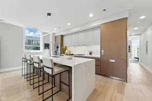 146 W Erie St, Chicago, IL 60654 - Photo 2