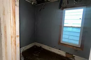 8752 S Exchange Ave, Chicago, IL 60617 - Photo 10