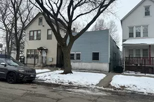 8752 S Exchange Ave, Chicago, IL 60617 - Photo 2