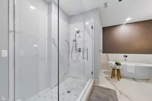 146 W Erie St, Chicago, IL 60654 - Photo 12