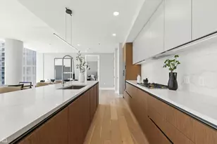 146 W Erie St, Chicago, IL 60654 - Photo 4