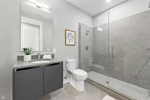 146 W Erie St, Chicago, IL 60654 - Photo 16