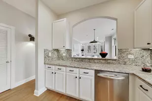 827 W Bradley Pl, Chicago, IL 60613 - Photo 10