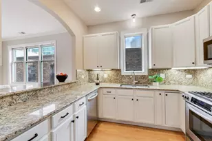 827 W Bradley Pl, Chicago, IL 60613 - Photo 8