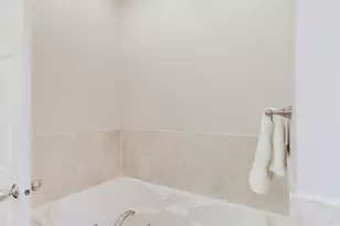 827 W Bradley Pl, Chicago, IL 60613 - Photo 18