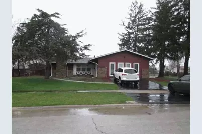 18900 Oakwood Court, Country Club Hills, IL 60478 - Photo 2