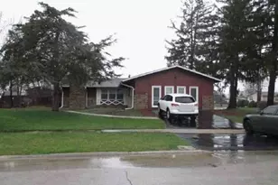 18900 Oakwood Ct, Country Club Hills, IL 60478 - Photo 2
