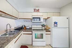 1750 Sleepy Hollow Ct, Schaumburg, IL 60195 - Photo 8