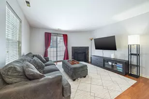 1750 Sleepy Hollow Ct, Schaumburg, IL 60195 - Photo 4