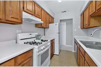 6441 W Pershing Road #305, Stickney, IL 60402 - Photo 8