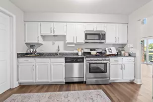 1152 Courtland Dr, Buffalo Grove, IL 60089 - Photo 8