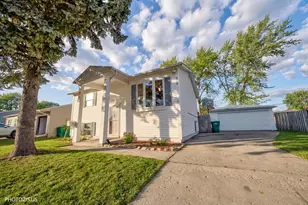 212 Pell Ave, Romeoville, IL 60446 - Photo 2