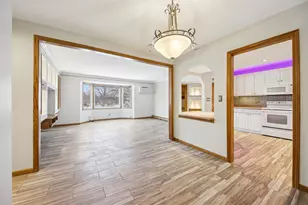 527 W Eastman St, Arlington Heights, IL 60005 - Photo 8