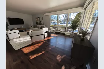 2032 W Laurel Street, Freeport, IL 61032 - Photo 2