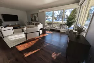 2032 W Laurel St, Freeport, IL 61032 - Photo 2