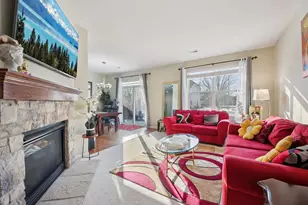 424 Acushnet St, Elgin, IL 60124 - Photo 2