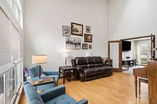 36143 N Springbrook Ln, Gurnee, IL 60031 - Photo 4