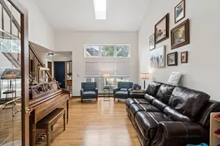 36143 N Springbrook Ln, Gurnee, IL 60031 - Photo 6