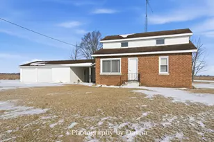 6045 E 2250S Rd, Saint Anne, IL 60964 - Photo 1