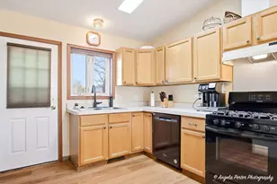 509 Balmoral Ct, Grayslake, IL 60030 - Photo 8